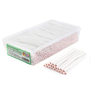 Jarabe de glucosa - fructosa, azúcar, agua, harina de TRIGO (gluten), almidón de maíz, dextrosa, acidulantes: E270, E330, E296, grasa de palma, gelatina, correctores de acidez: E331iii, E325, aroma, sal, emulgente: E471, conservador: E202, colorantes: (carmín). Información Nutricional VALOR 100G Energía 1543Kj 369kcal Grasas 1.5g. de las cuales saturadas 1.1g. Hidratos de carbono 85g. de las cuales azúcares 69g. Proteínas 2.1g. Sal 0.02g.