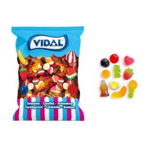 Mix de chuches originales de Vidal Golosinas en formato mini con acabado brillante. Compuesto por una gran variedad de piezas y sabores como osos, moras, botellas, huevos fritos... con acabado brillo y en deliciosos sabores a fresa, naranja, limón y tutti. Estas piezas son perfectas para tomarlas de un solo bocado. Sabor: Fresa, naranja y tutti No contiene: Sin gluten Sin grasa Formato: Bolsa de 1 Kg 386 uds aprox.