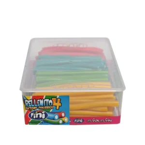 Descripción Tarro con 200 unidades de regalices Rellenitos Fini de nata, en cuatro tonalidades: rojo, azul, amarillo y verde. Ideales para candy bar, cumpleaños o para decorar una mesa de chuches. ¡Regalices coloridos que animan cualquier fiesta! *Los colores pueden variar. Ingredientes Geles dulces. INGREDIENTES: Azúcar, jarabe de glucosa y fructosa, harina de trigo (gluten), almidón, gelatina, grasa vegetal (palma), aceite vegetal (palma, coco), acidulantes (E270, E296, E330), aromas, correctores de acidez (E325, E331), sal, emulgente (E471), humectante (E422), colorantes: E102, E129, E133. Puede contener trazas de soja y mostaza. Sin lactosa Información Nutricional Por 100g: Energía: 1535 kJ / 362 kcal Grasas: 1,2 g de las cuales saturadas: 0,8 g Hidratos de carbono: 86 g de los cuales azúcares: 69 g Proteínas: 1,7 g Sal: 0,30 g