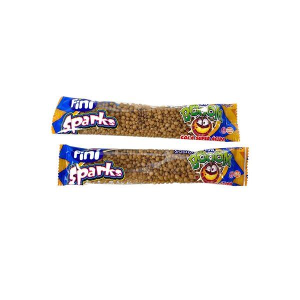 Delicioso y divertido caramelo con efecto efervescente. Son una pequeñas pepitas ácidas con chasquidos. Ahora con sabor FINIBOOOM de cola ácida. Presentado en una caja expositora con 48 bolsitas con 16 gramos de Sparks cada una. Cómodas para empaquetar en tus bolsas de chuches. Es un producto SIN GLUTEN.